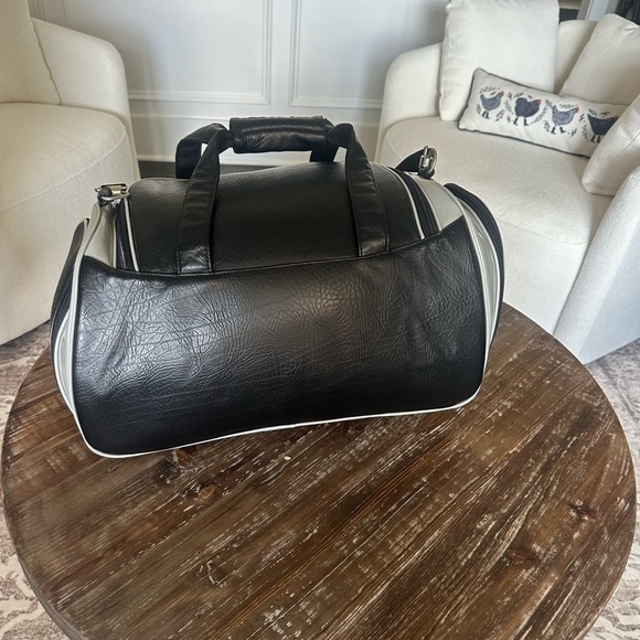 Burberry - Picture 7 of 10